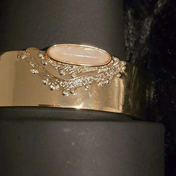 Elegant Gold and Silver Women's Bracelet and Ring Set - Picture 3 of 15